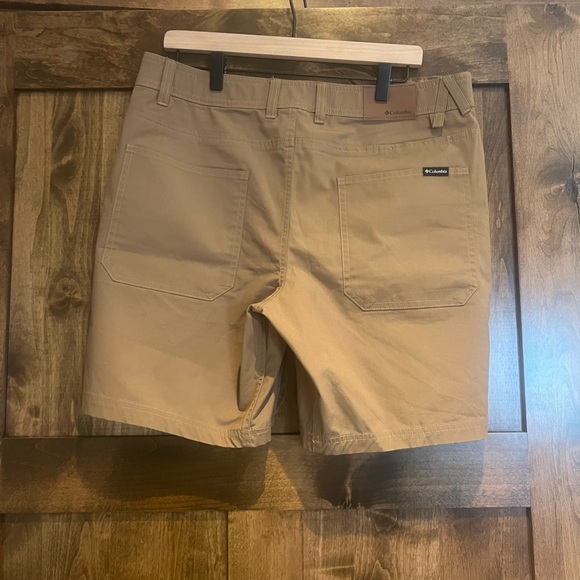Columbia Shorts. Excellent  conditions. 34 waist. - Picture 5 of 6